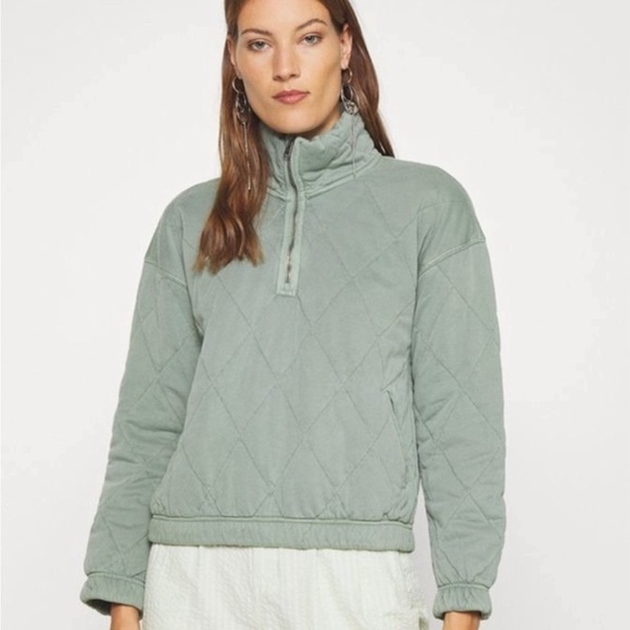 Abercrombie & Fitch Tops - Abercrombie Soft Garment Dyed Sage Green Quilted Cropped Zip Neck Sweatshirt